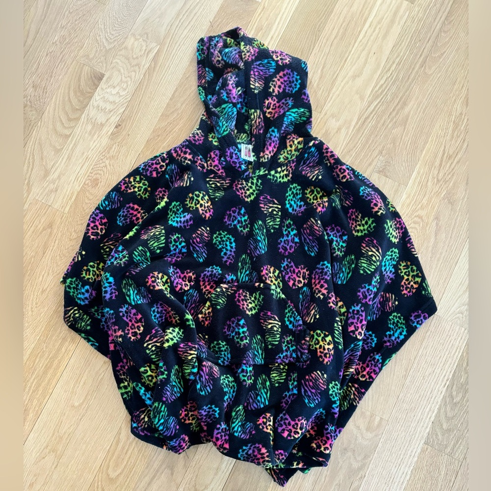 Printed heart fleece hooded blanket